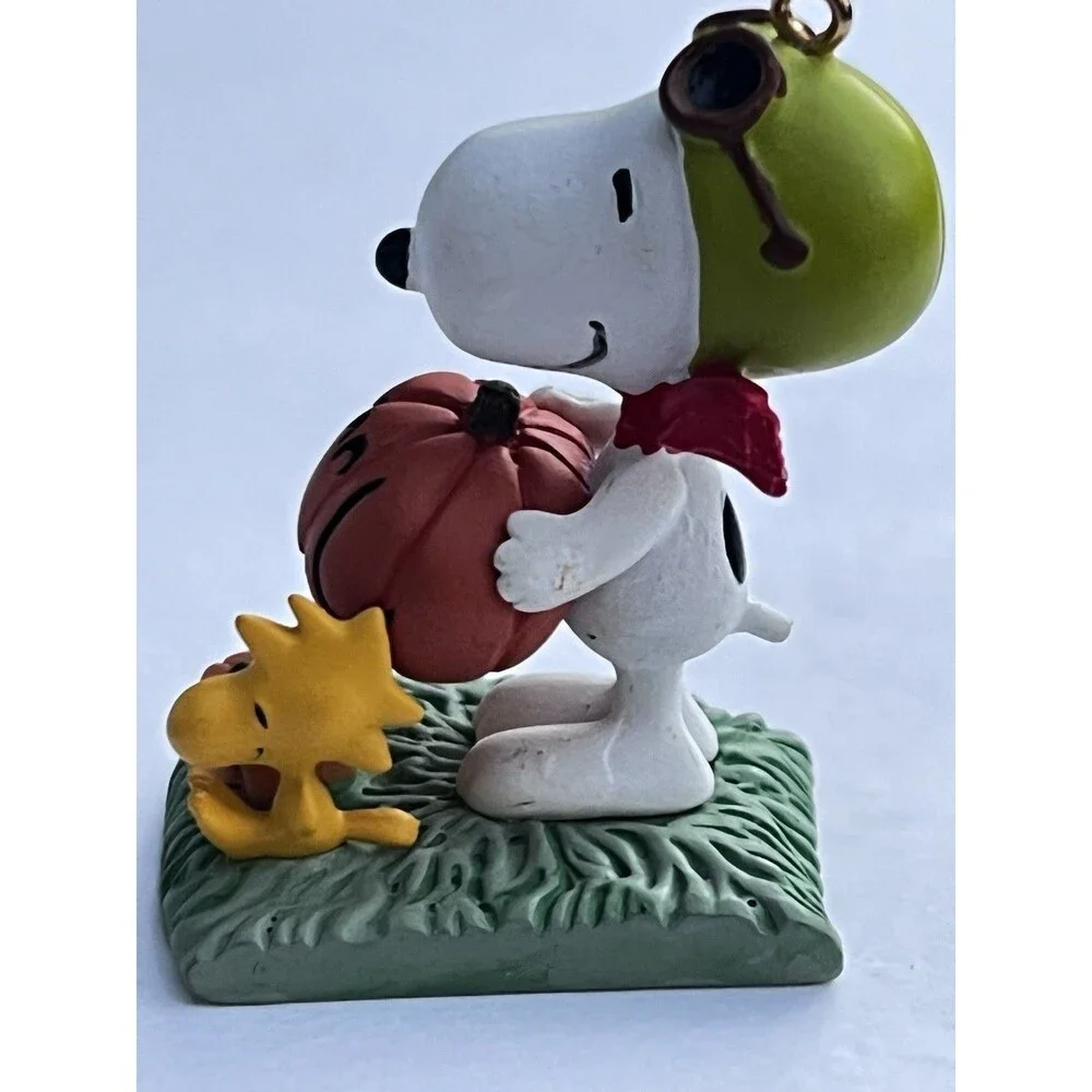 2012 Hallmark Peanuts Snoopy Woodstock Pumpkin Halloween Ornament Figurine